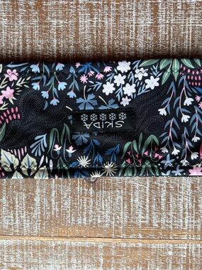 Skida Black Floral “Coming Home” Fleece Headband